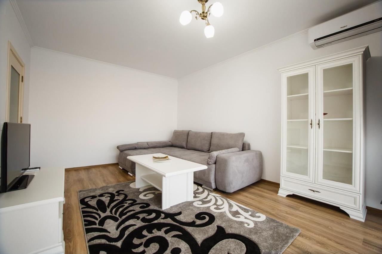 Bright & Elegant Central Apartment 오라데아 외부 사진
